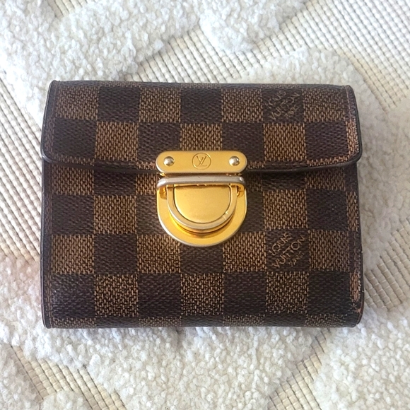 Louis Vuitton Handbags - Louis vuitton damier wallet